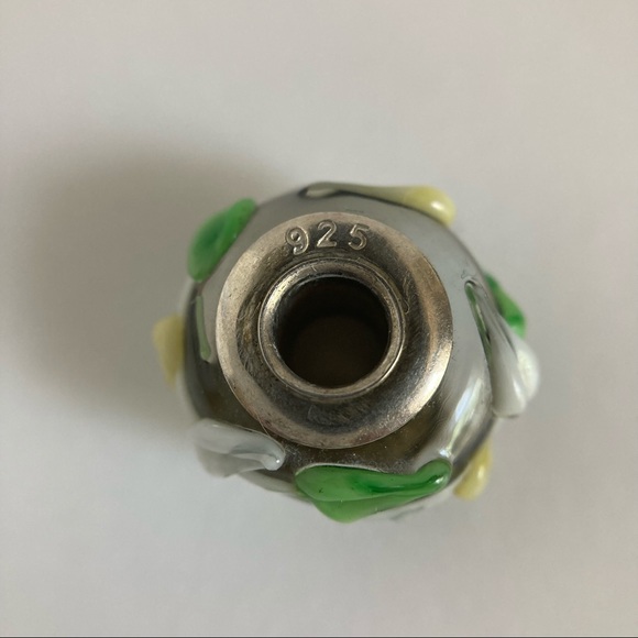 Glass vine bead by Fabulous - Picture 2 of 4